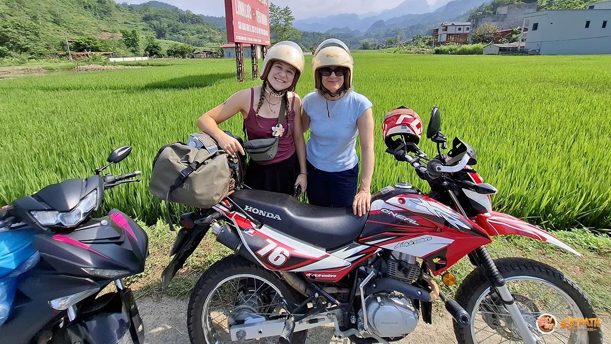 Mountain pass along the Ha Giang Cao Bang route