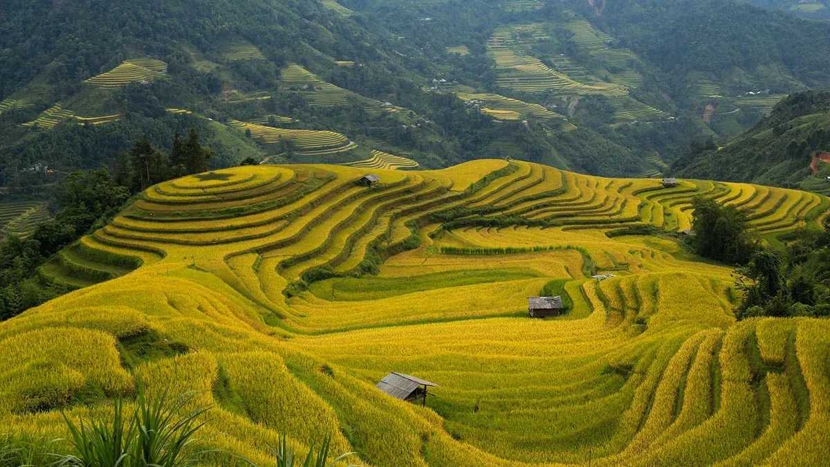 Changing weather and mountain scenery in Ha Giang